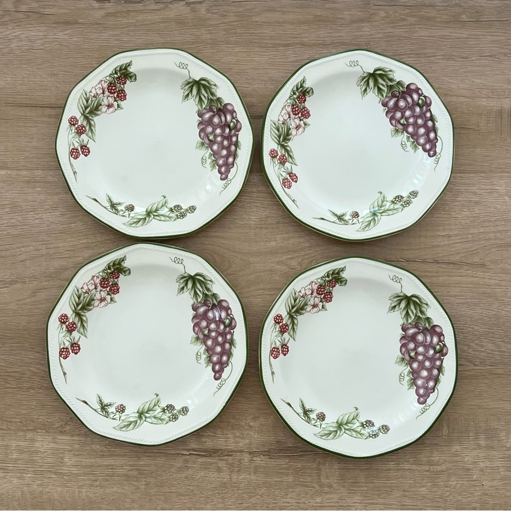 Churchill Fruit 8” Plates Made in Staffordshire England set‎ of 4